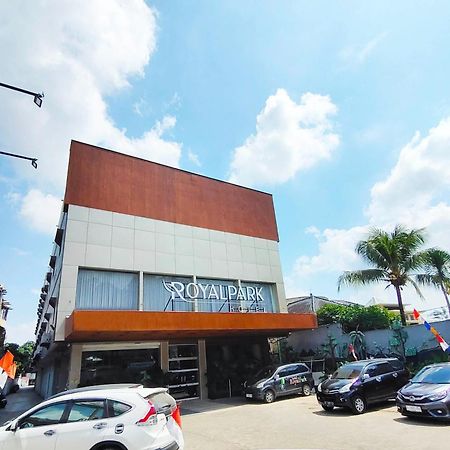 Royal Park Hotel Samarinda Εξωτερικό φωτογραφία