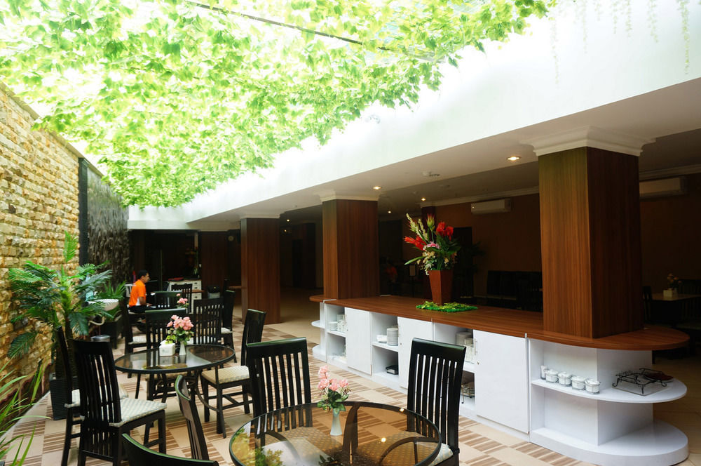 Royal Park Hotel Samarinda Εξωτερικό φωτογραφία