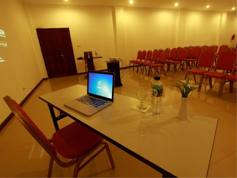 Royal Park Hotel Samarinda Εξωτερικό φωτογραφία